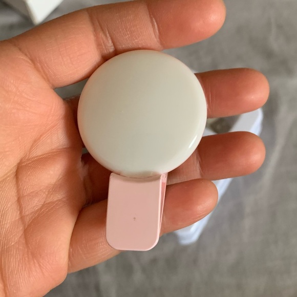 NIB Online Live Selfie Light Shot LED Flash Rechargeable Clip Mini Fill-in Light - Picture 4 of 10
